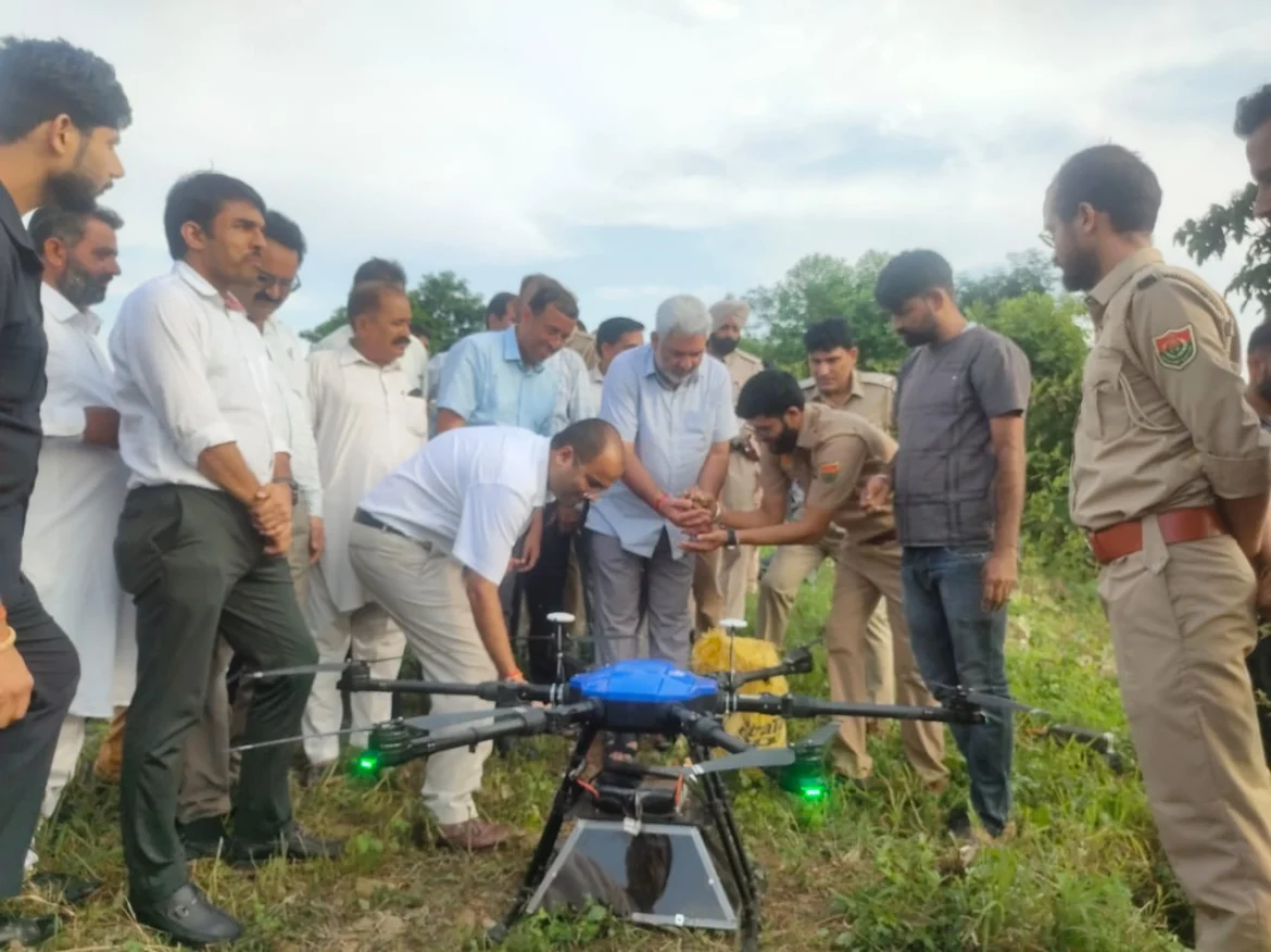 30 हेक्टेयर जंगल में ड्रोन के माध्यम से विभिन्न प्रकार के बीजों का छिड़काव