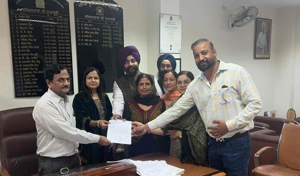 ई. एम. आर. सी. पंजाबी यूनिवर्सिटी के पीडि़त स्टाफ मैंबर काम पर लौटे