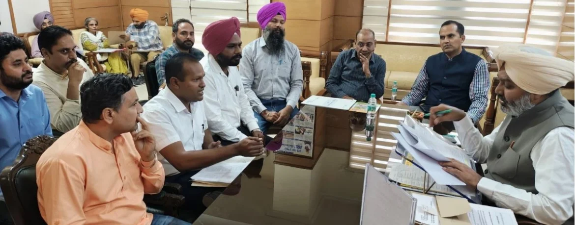 वित्त मंत्री हरपाल सिंह चीमा ने एड्स कंट्रोल सोसाइटी के कर्मचारियों को दिया जीवन बीमा कवरेज का भरोसा