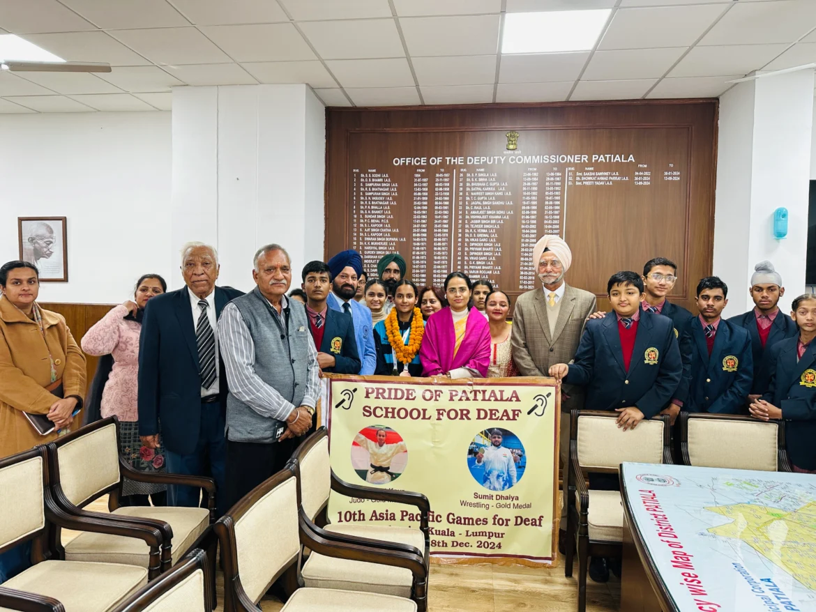 डी.सी. ने 10वीं एशिया पैसेफिक गेमज फार डैफ की स्वर्ण पदक विजेता पटियाला स्कूल फार डैफ एंड ब्लाइंड की छात्रा मिलनजीत कौर का सम्मान किया