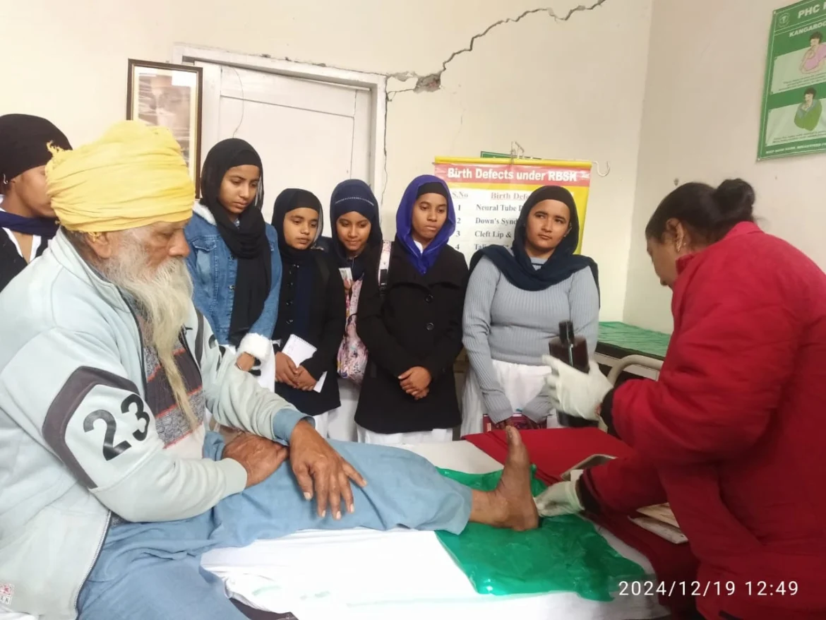 जत्थेदार गुरचरन सिंह टौहड़ा इंस्टीट्यूट के विद्यार्थियों की तरफ से प्राथमिक सेहत केंद्र कौली का दौरा