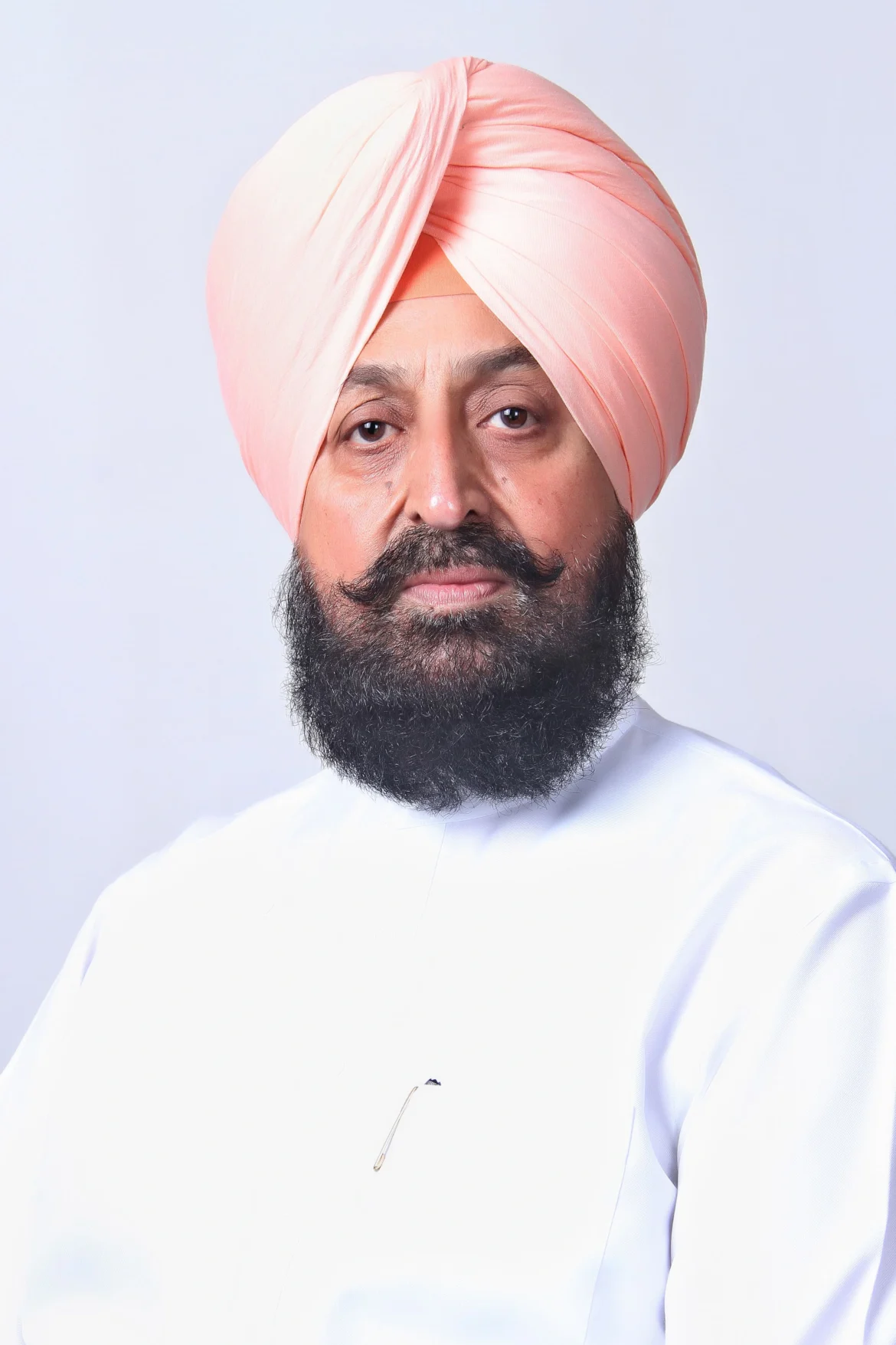 शंभू में अंतरराष्ट्रीय सीमा जैसी बैरिकेडिंग किसानों में अलगाव की भावना पैदा करती है : बाजवा