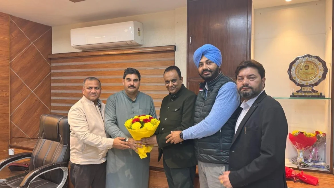 पंजाब के बड़े उद्योगपति जीएसए इंडस्ट्रीज के एमडी जतिंदर पाल सिंह ने सीनियर डिप्टी मेयर हरिंदर कोहली का किया सम्मान