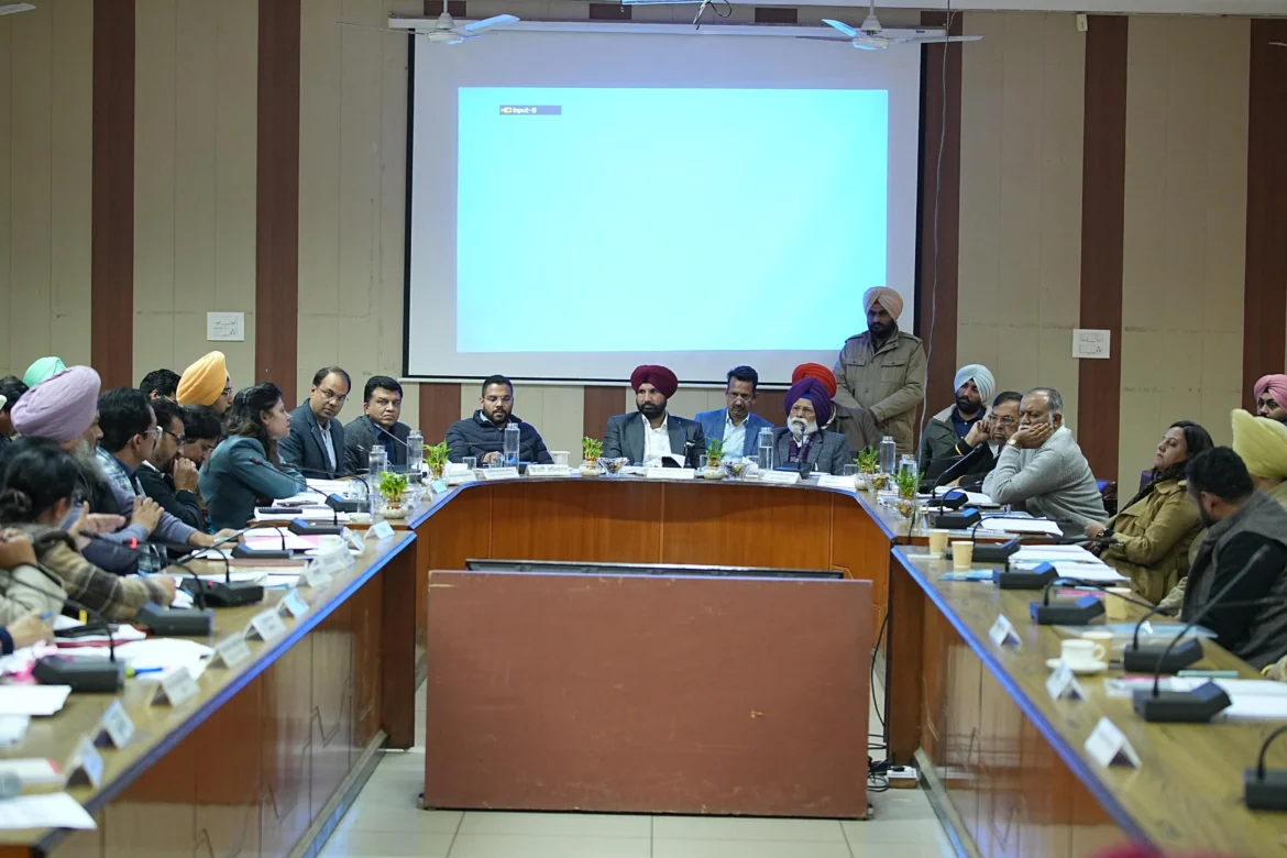 राजा वडिंग ने लुधियाना में जिला विकास कॉर्डिनेशन और मॉनिटरिंग समिति की बैठक की अध्यक्षता की