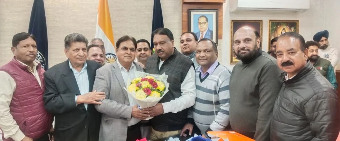 पंजाब प्रदेस व्यापार मंडल जिला पटियाला ने किया मेयर कुंदन गोगिया का सम्मान