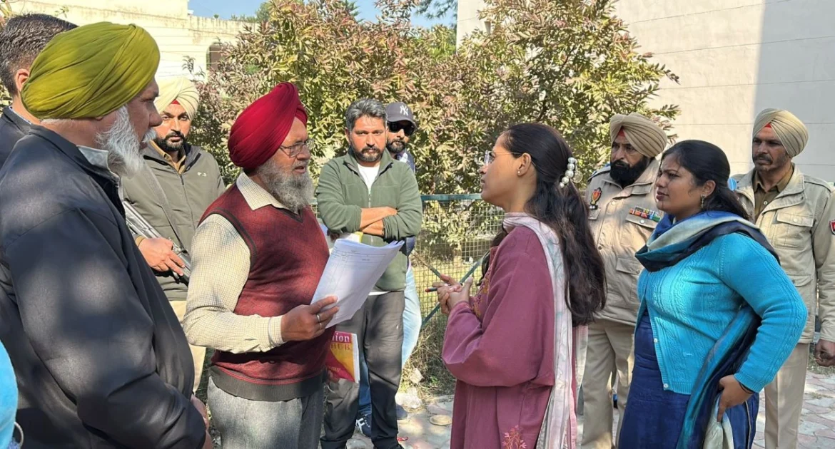 डिप्टी कमिश्नर की तरफ से पी.एल.ए. ब्रांच, सेवा केंद्र और सब- रजिस्ट्रार दफ्तर का अचानक निरीक्षण