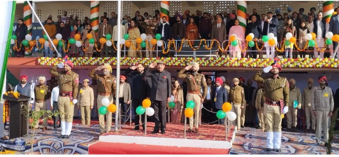 76वें गणतंत्र दिवस मौके पर कैबिनेट मंत्री महिंदर भगत ने लहराया राष्ट्रीय ध्वज