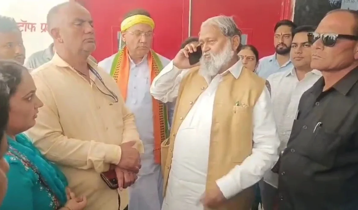 अनिल विज रोहतक पीजीआई पहुंचे