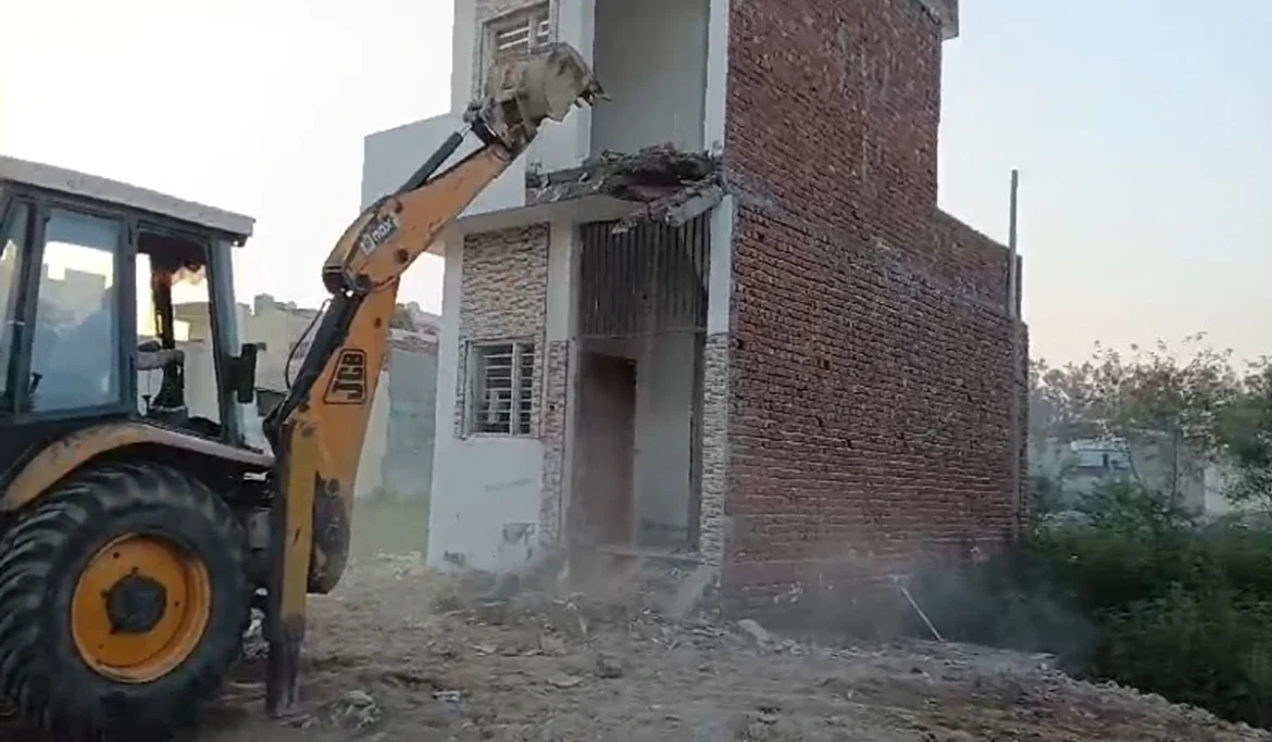 जालंधर अवैध निर्माण पर बुलडोजर एक्शन