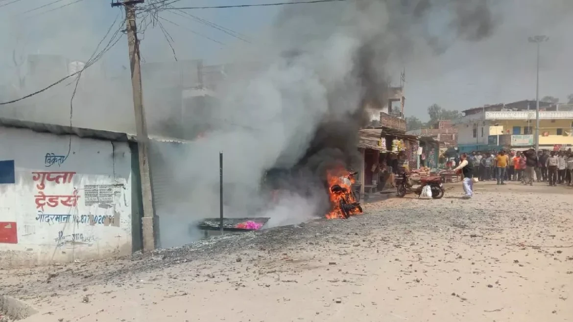 झारखंड के गढ़वा में पटाखे की दुकान में आग