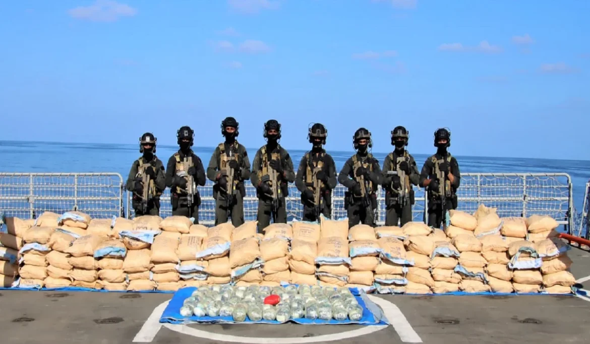 भारतीय नौसेना 2500 किलो नशीले पदार्थ जब्त किए