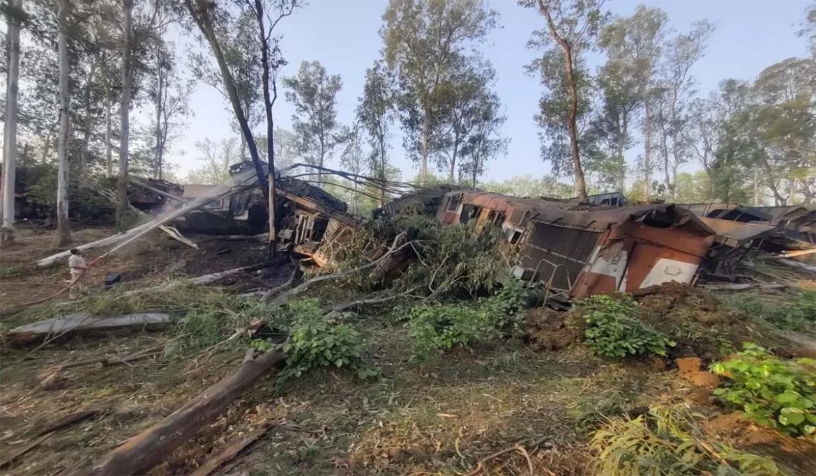 साहिबगंज में दो मालगाड़ियों की टक्कर