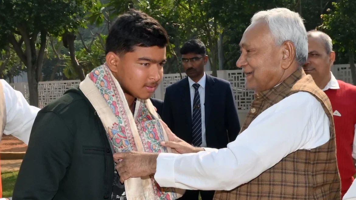 वैभव सूर्यवंशी नीतीश कुमार के साथ