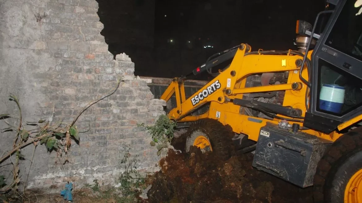 संभल बुलडोजर