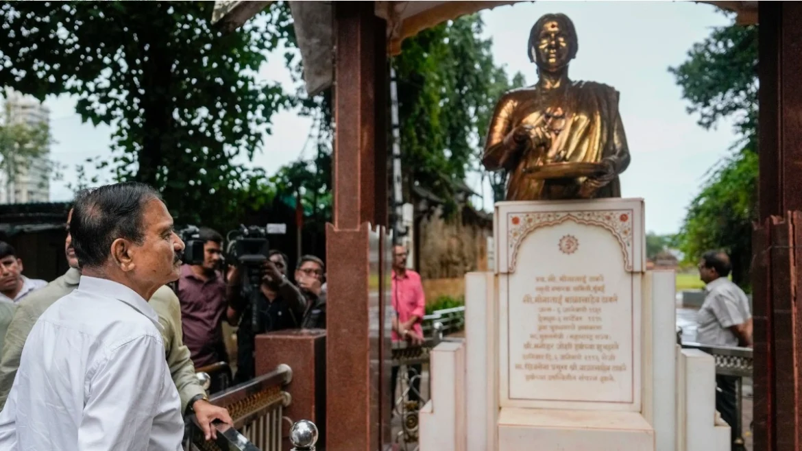 मीनाताई ठाकरे मूर्ति