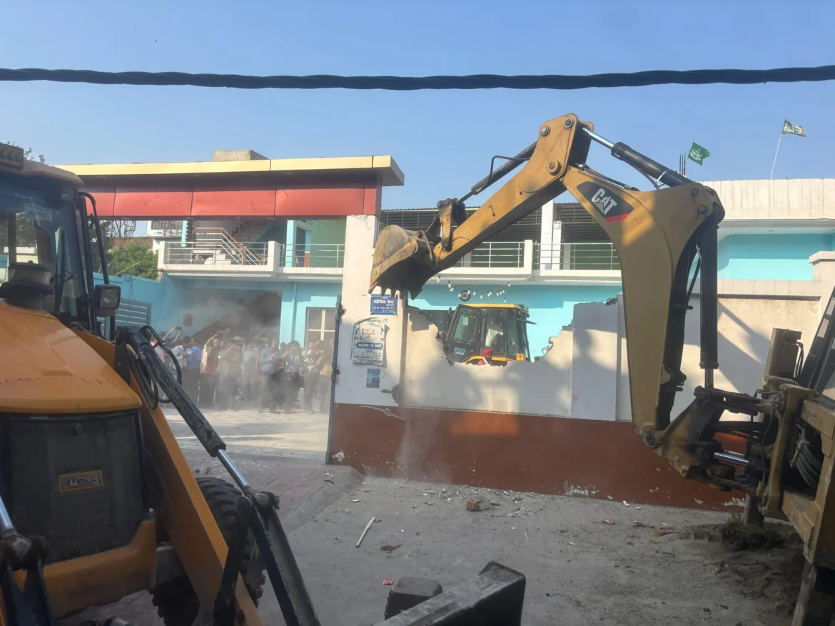 मौलाना Raza Palace