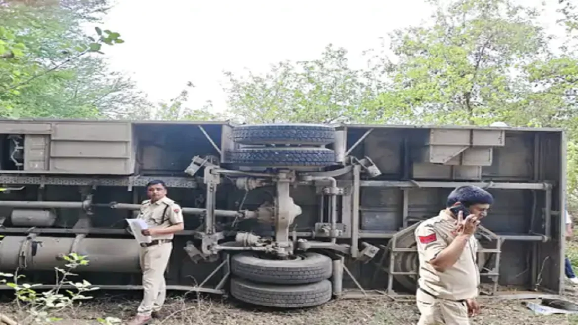 रोडवेज बस