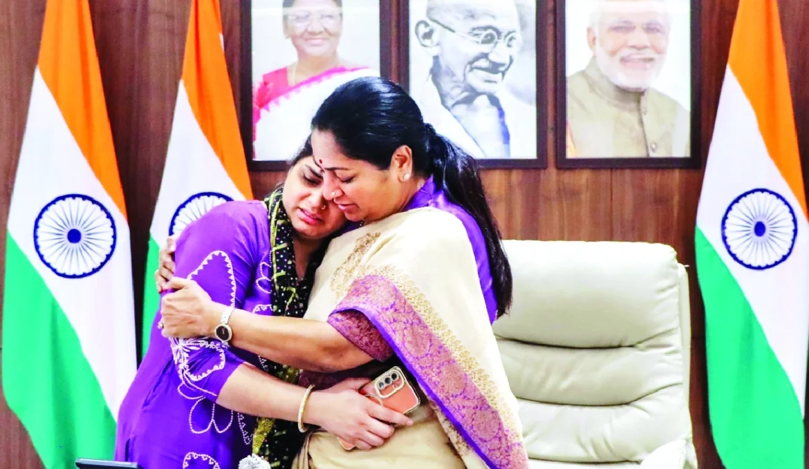 सीएम रेखा गुप्ता ने उत्तम नगर हत्याकांड पीड़ित तरुण के परिजनों से की मुलाकात