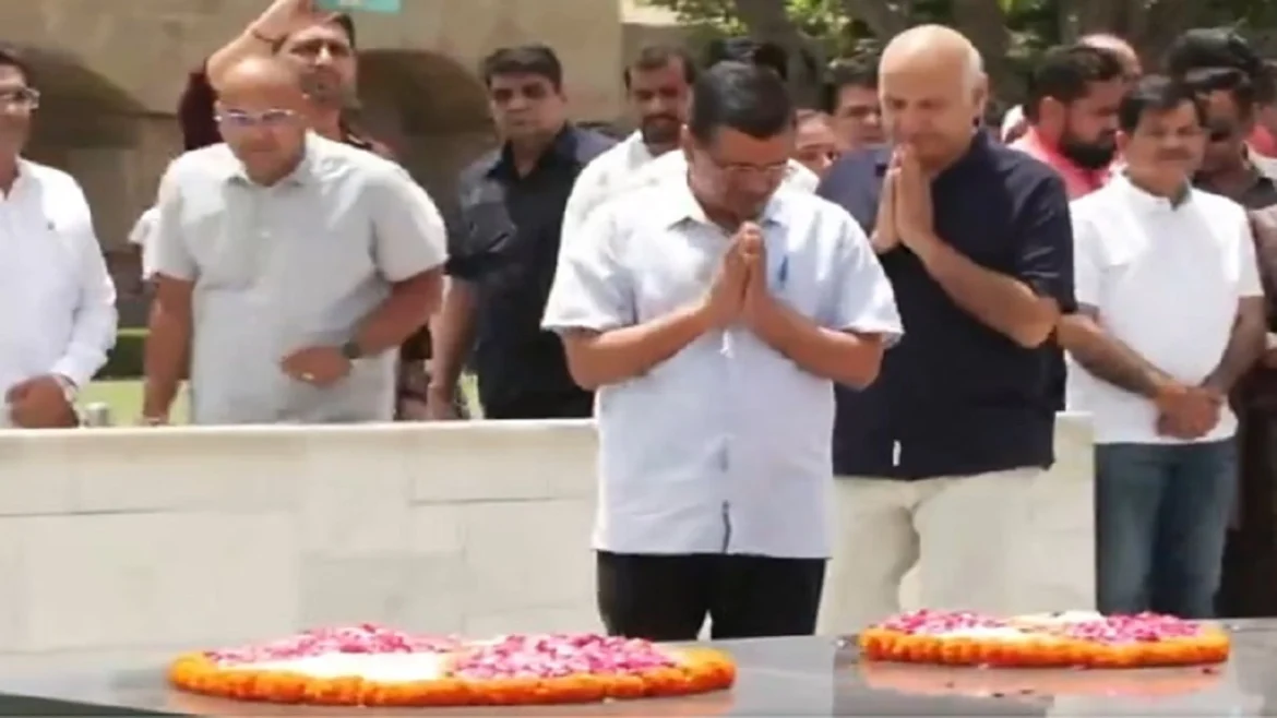 Arvind Kejriwal Arrives at Rajghat