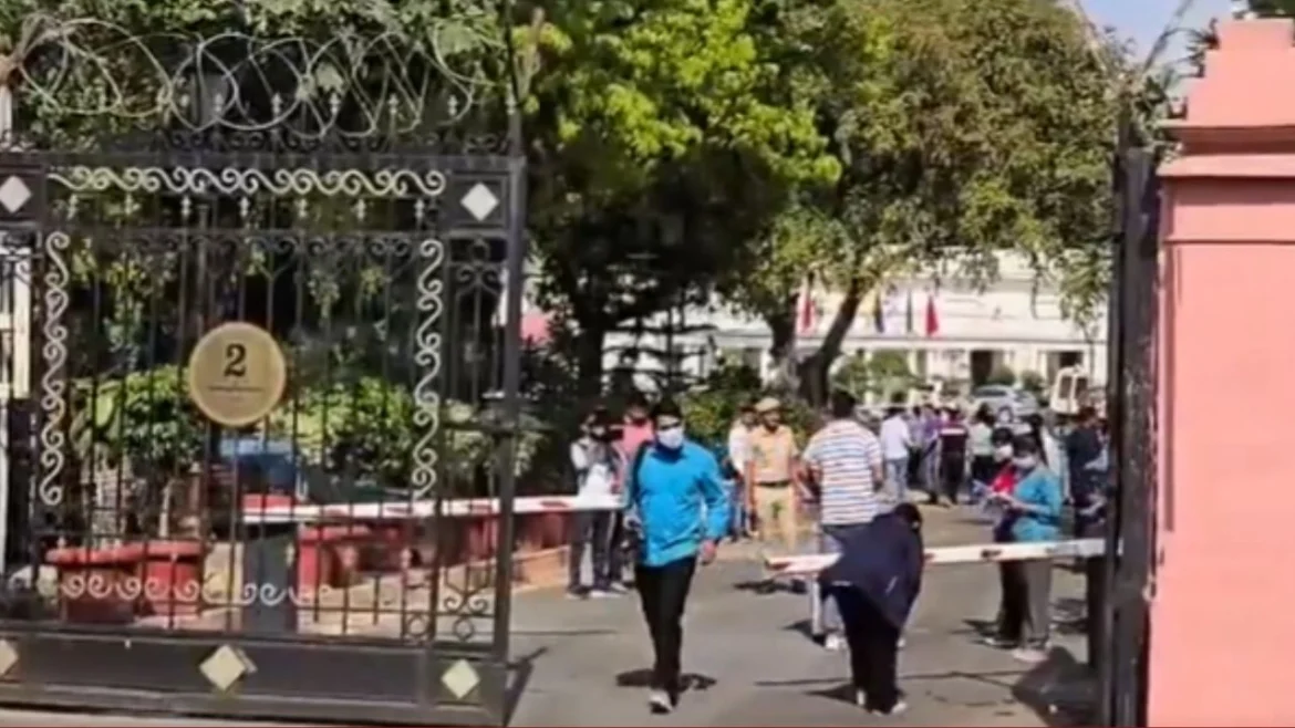 दिल्ली विधानसभा की सुरक्षा में बड़ी चूक