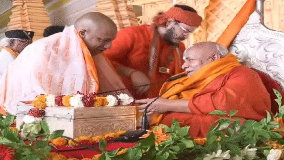 cm yogi with Rambhadracharya