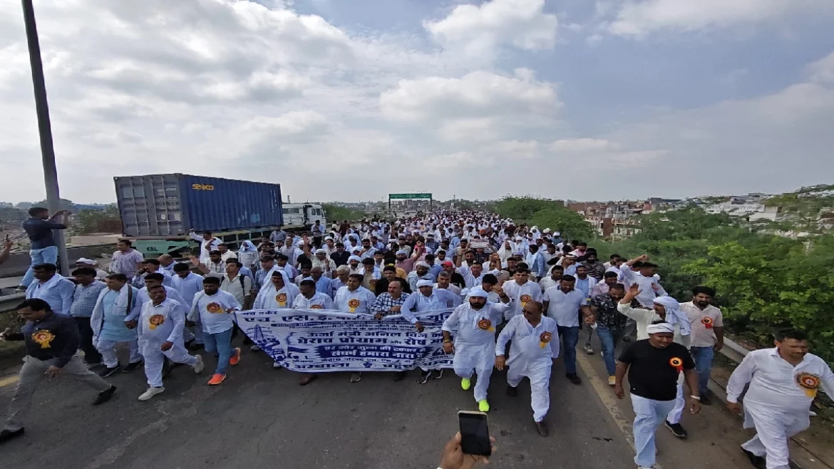 बिजली कर्मचारियों का प्रदर्शन