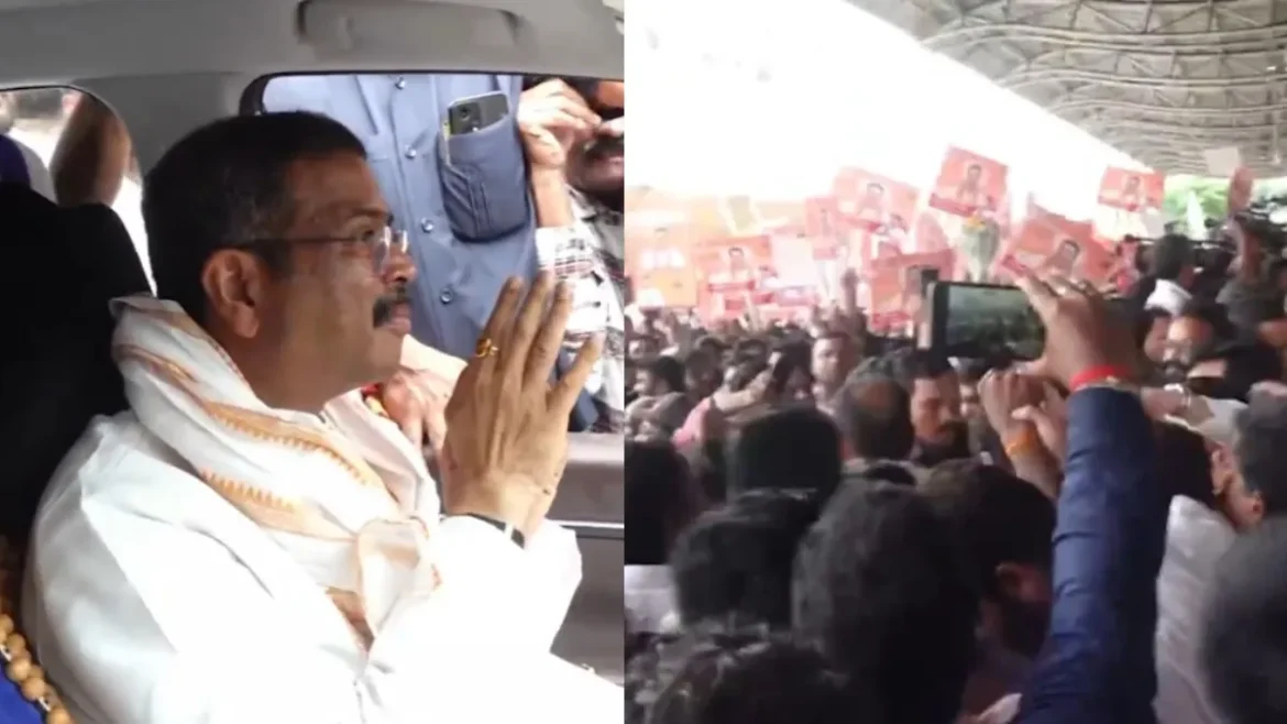 भुवनेश्वर एयरपोर्ट पर धर्मेंद्र प्रधान का स्वागत।