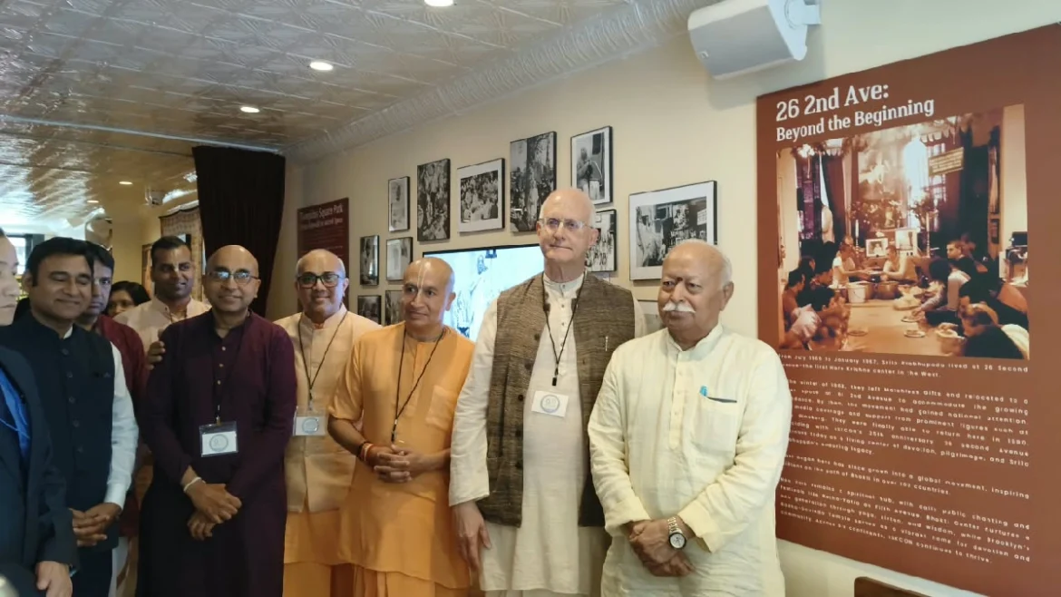 Mohan Bhagwat Visits First ISKCON Temple