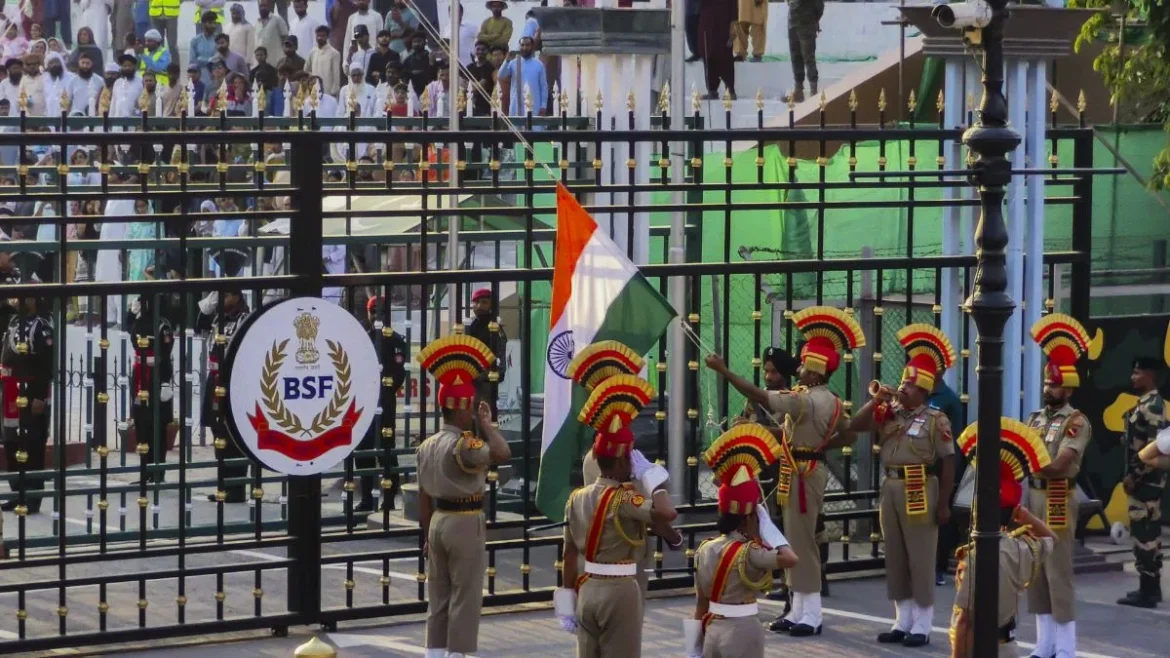 अटारी बॉर्डर पर रिट्रीट सेरेमनी