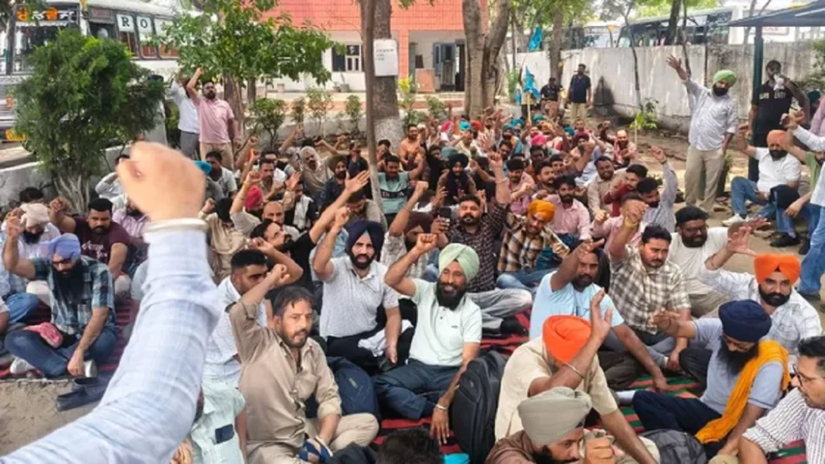 पंजाब में सरकारी बसों की हड़ताल